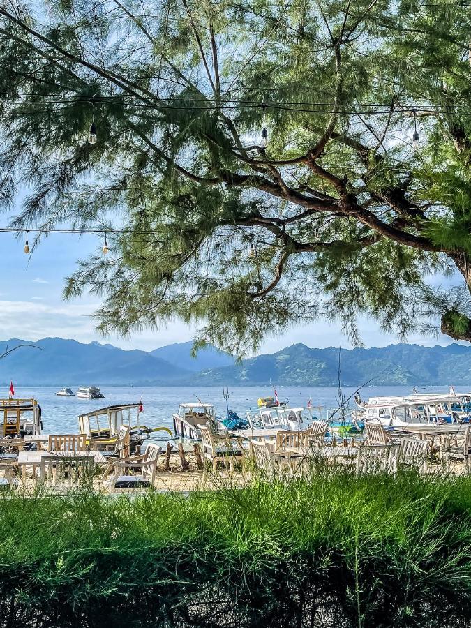 Serenity Luxurious Beachfront Villa & Spa With Private Infinity Pool, 8 Guests Gili Islands Exterior photo