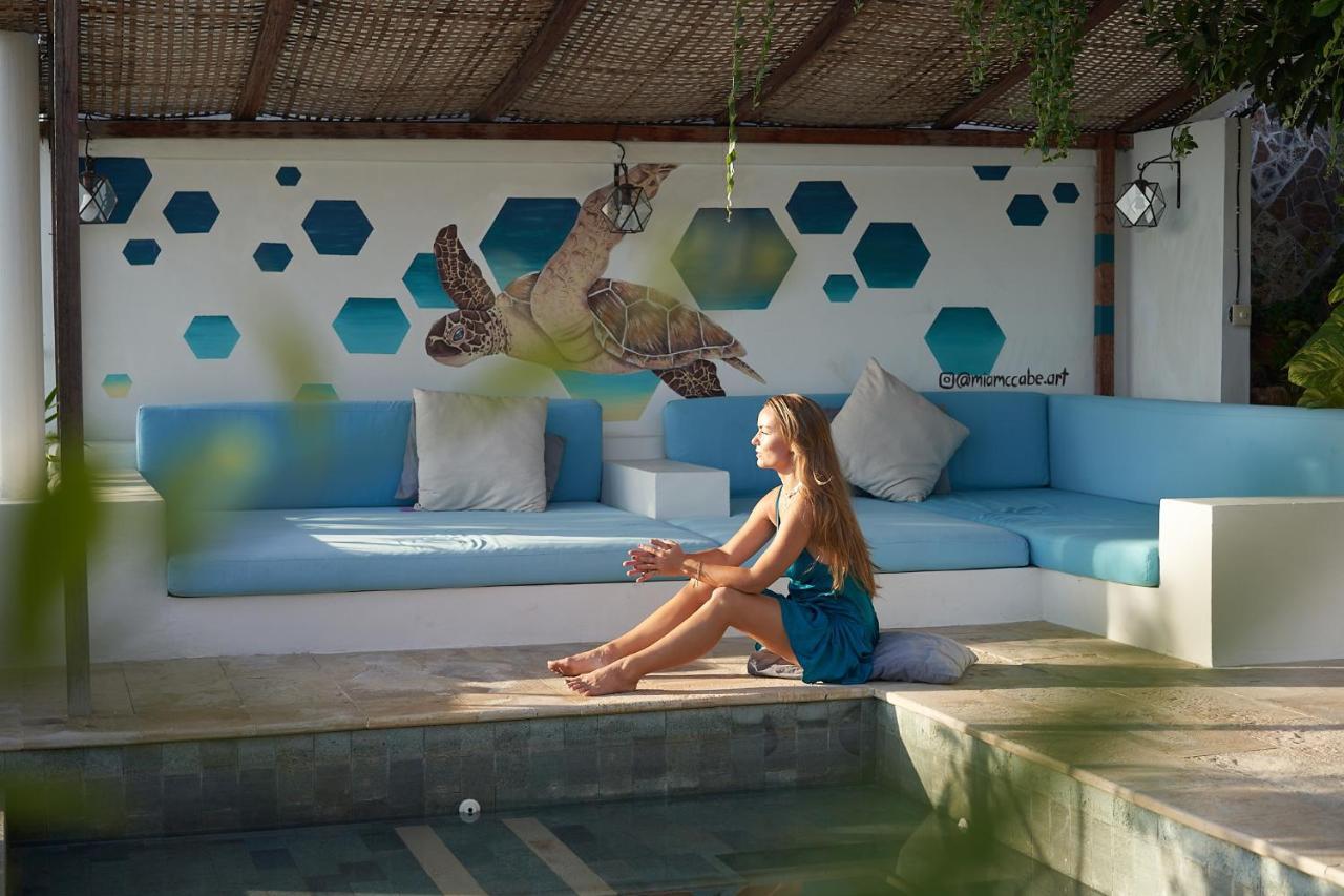 Serenity Luxurious Beachfront Villa & Spa With Private Infinity Pool, 8 Guests Gili Islands Exterior photo