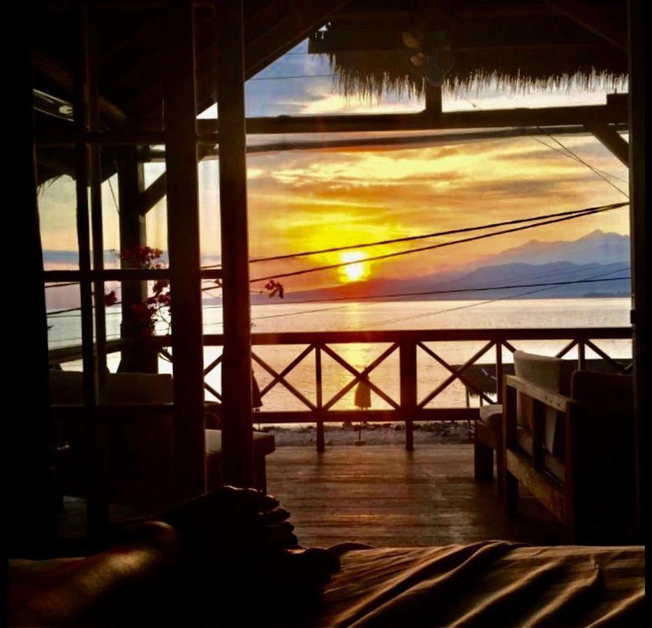 Serenity Luxurious Beachfront Villa & Spa With Private Infinity Pool, 8 Guests Gili Islands Exterior photo